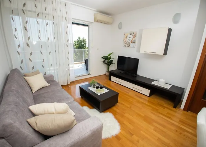 Apartment Fluid- Free Parking